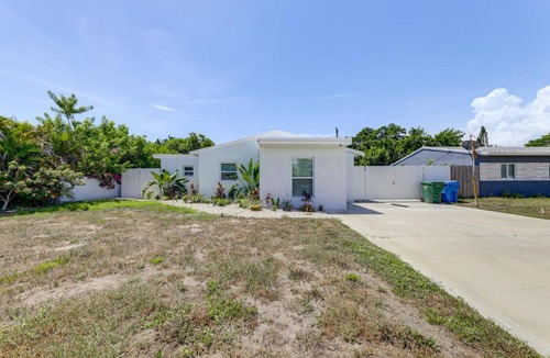 North Andrews Gardens House | 4 Mi to Beach: Home w/Patio in Fort Lauderdale!
