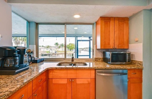 Flor-a-mar House | 4 Mi to Beach! Waterfront New Port Richey Retreat