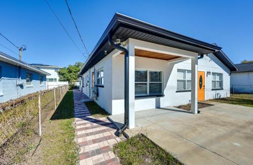 Carver City - Lincoln Gardens Apartment | 4 Mi to Downtown Tampa! Urban Couples Retreat