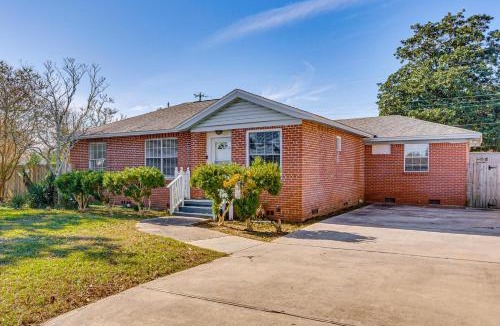 Navy Point House | 4 Mi to NAS Pensacola! Family Getaway w/Pool