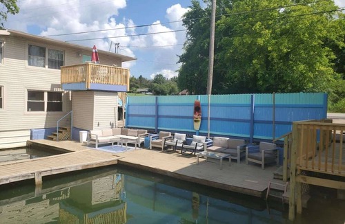 Muscle Shoals Condo | #4 ON THE LAKE! Pontoon Available! Close to town!