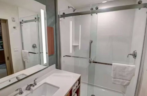 Wesley Chapel Hotel | 4 Pet-friendly Units with Free Breakfast, Free Parking, Outdoor Pool