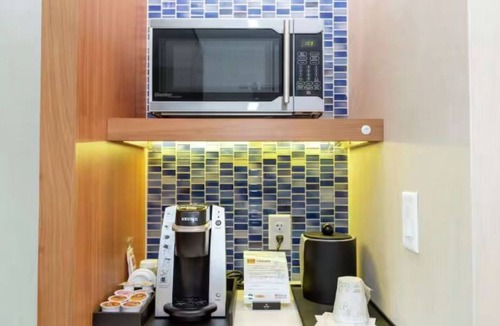 Wesley Chapel Hotel | 4 Separate Room for Families | Enjoy Free Breakfast, Outdoor Pool