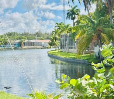 Miramar House | 4bdrm Waterfront salt water Pool home with Outdoor theater Game Rm Make up vanities in every room Perfect for Game days and concerts trips to Miami Hard rock stadium and hotel 15 mins away