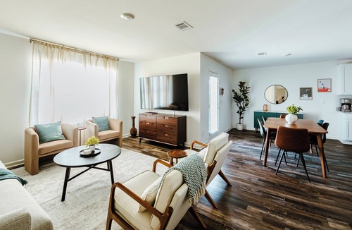 Tuscaloosa House | 4BR Modern Getaway - Mins to UA, King Bed