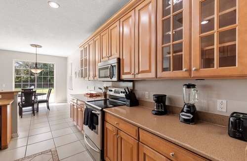 Boyette House | 4BR Oasis | Fast WiFi Workspace, Near River