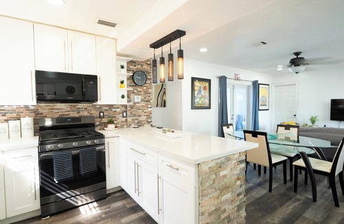 Driftwood House | 4BR Saltwater Pool · Ping-Pong & Outdoor TV Lounge