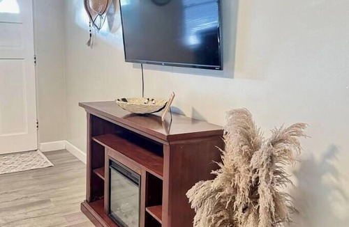 Walsingham House | 4BR Seminole Retreat | Near Beaches + Family Ready