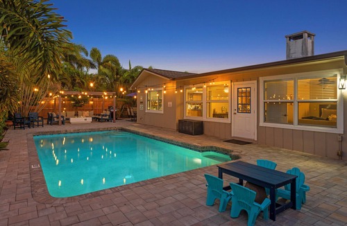 Whitney Beach House | 🏝 4BR Tropical Oasis w/Heated Pool + Game Room + 10 Min to Anna Maria and IMG