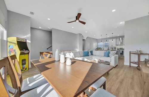Tampa Apartment | 4br3ba Modern Sleeps 10 8 Minutes to Raymond James