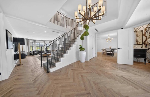 East Fort Lauderdale House | 5/4.5 for 10-Heated Pool-Putting Green-Ping Pong Fire Pit BBQ Grill Beach 10 Min