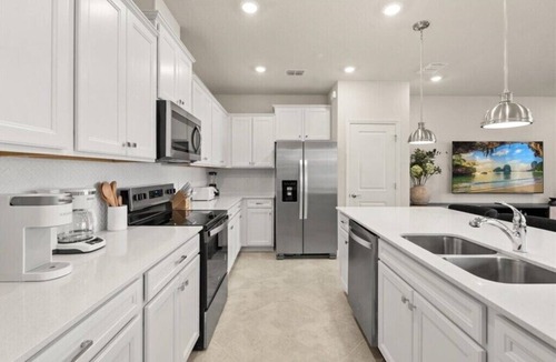 Clermont House | 5 BD/4.5 BA/Windsor Cay (16202 CC)