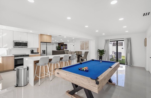 Miami Shores House | 5 BDR, 9 beds, Sleeps 12, Luxury Oasis Pool, 6 miles to beach