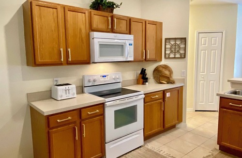 Sunset Ridge House | 5 Bedroom 4 Bath Private Villa with Own Pool/Spa near Disney & Nature Trails!