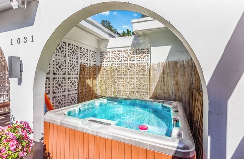 Seybold House | 5 Bedroom/5 Bath Villa with Pool & Jacuzzi - Miami Shores area
