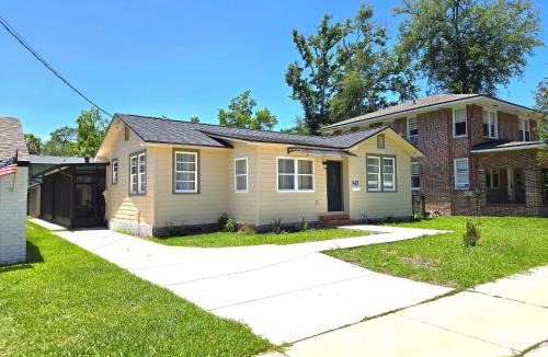Avondale House | 5 Bedroom Home Sleeps 10, Avondale Jacksonville, Ping Pong, Screened Porch, Parking