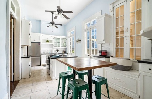 Treme House | 5 bedrooms, 10 Beds, Sleeps 10 5 Blocks to FQ, Pool Great for Bachelor and Bachelorette Parties