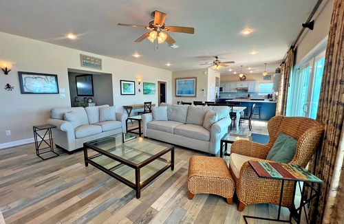 Villa Segunda House | 5 BR Gulf Front Home | Pet Friendly | Sleeps 14 | Panoramic Views of Gulf