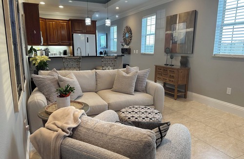 Palm Coast Condo | 5 ★ Luxury King Penthouse- 3 miles to Beach! Chef's Kitchen! Private Balcony