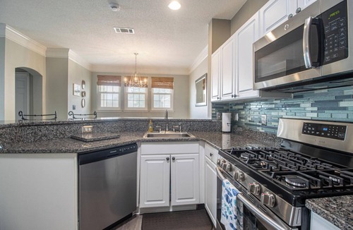 Gulfport Villa | 5 min walk to the beach! In this 945 sq feet 1bed, 1bed Condo!