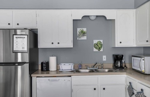Norwood House | 5 Mins from Uptown & Near Airport- Norwood Nest