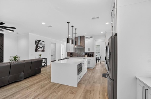 Orient Park House | 5 Mins to Casino, Private Pool, 4BR/3BA Retreat