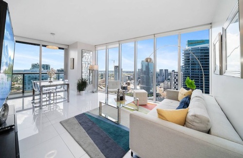 Downtown Miami Apartment | 5-star HIGH floor corner hotel condo. City & Water Views. 2 bed & 2 full bath