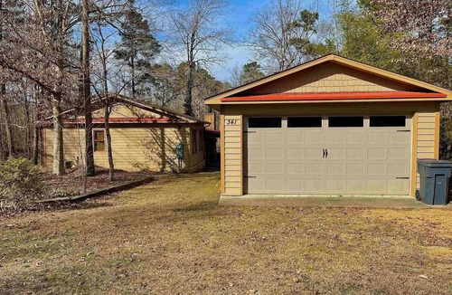 Centre Cottage | 5 Star Peaceful 3/2 Lake Home on Private Cove A