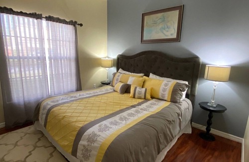 Crescent Lakes Villa | 5 * star villa newly renovated and equipped 2021/2022 with lake view and WiFi