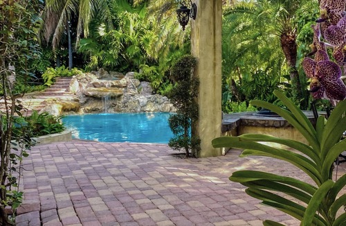 Palmetto Bay Villa | 5BR Italian Villa Vizalli Heated Pool&Jacuzzi Office+Baby Rm-Tropical Escape
