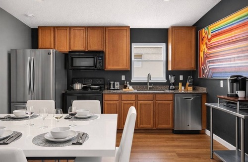 Clear Creek House | 5BR Near Disney | Animatronic Dinosaur, Star Wars Theater, Pool Cinema, 3 Kings