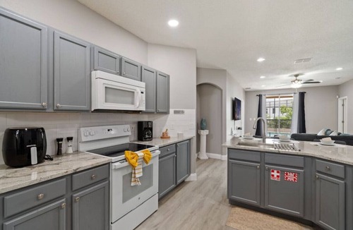 Sunset Ridge Villa | 5BR Villa | Private Pool + Game Room | 16 Min to Disney, Sleeps 12