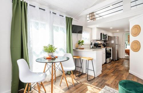 Guntersville Apartment | 6 A Little Wanderlust Lux Tiny House, Firepit, Boat Parking, 5 Mins to Lake, Downtown