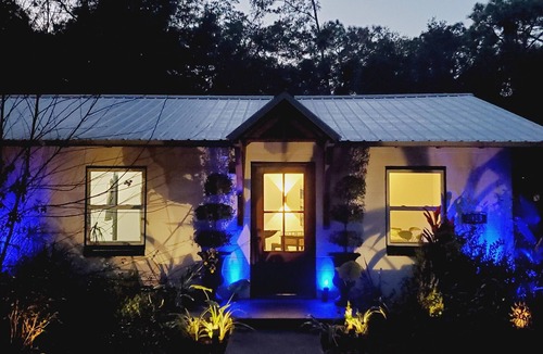 Bellview House | 6-Acre Tropical 2BR PRIVATE Zen Bungalow - Beach 8 mi, DT 6mi