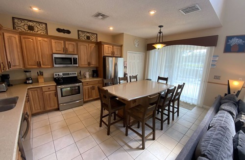 Seasons Villa | 6 bed comfort, close to the parks & superb lake view with private pool