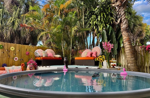Old Northwood House | 6 BR Old Florida Estate: Sauna, Pool, Fire Pit, walk to Northwood Village