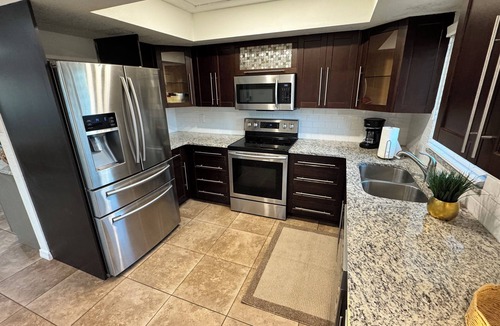 South Venice House | 6 minute walk to Manasota Beach! POOL! Charming 2-bedroom townhome with WiFi, AC
