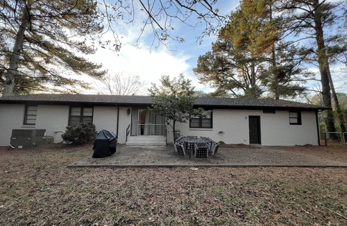 Madison House | 6Bdrm Retreat near Downtown Madison. Sleeps 12
