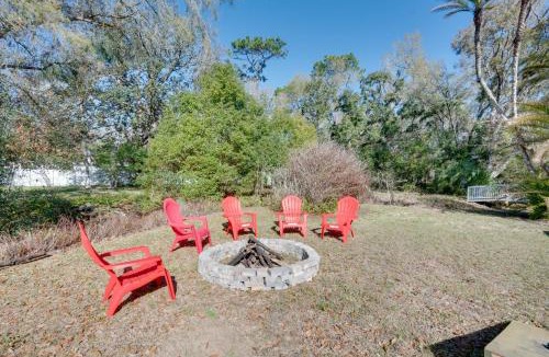 Bearss Plaza House | 7 Mi to Busch Gardens! Family & Pet-Friendly Home