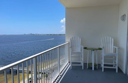 Ono Island Condo | 7th Floor Waterfront Harbour Pointe Retreat
