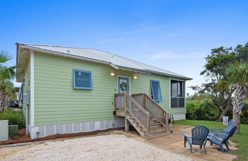 Fort Morgan House | 7th Night FREE for ALL Fall Dates! 2 King Suites and Queen Bunk room!