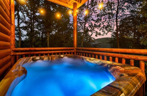 Caton House | 8 En-Suite | Sleeps 28 | Indoor Pool | Hot Tub | Mini Golf