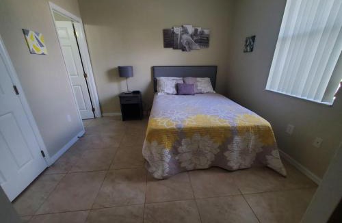 Windwood Bay House | 8 miles to Disney, 20 miles Universal, private pool, pool table, washer, dryer, cable, wifi, roku