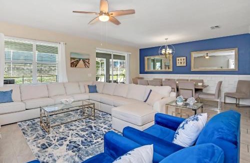 Davenport House | 8BR Luxury - Sleeps 22 - Near Disney with Pool & Hot Tub!