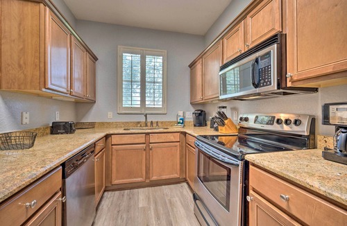 Regal Palms House | 9 Mi to Disney: Sunny Resort Townhome w/Patio!