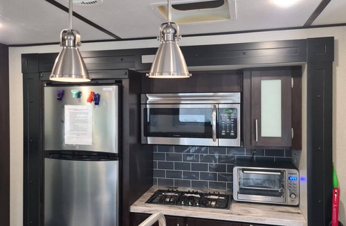 Pinellas Park House | A 38-FT LONG LUXURY LACROSSE COMFORTABLE CAMPER