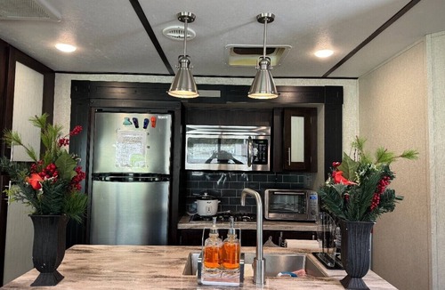 Pinellas Park House | A 38-FT LONG LUXURY LACROSSE COMFORTABLE CAMPER