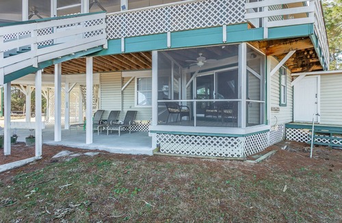 Carrabelle Apartment | A Beautiful Bayou - 1BR/1BA studio on the river