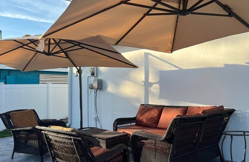 Naples Park House | A cozy two bedroom beach house.