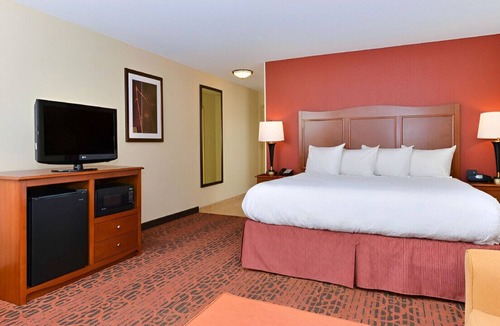 Clinton House | A Lavish and Contemporary Retreat With Free WiFi